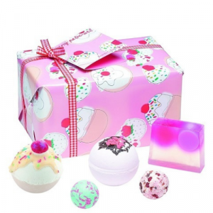 Bomb Cosmetics Cherry Bathe-Wel Gift Pack 3